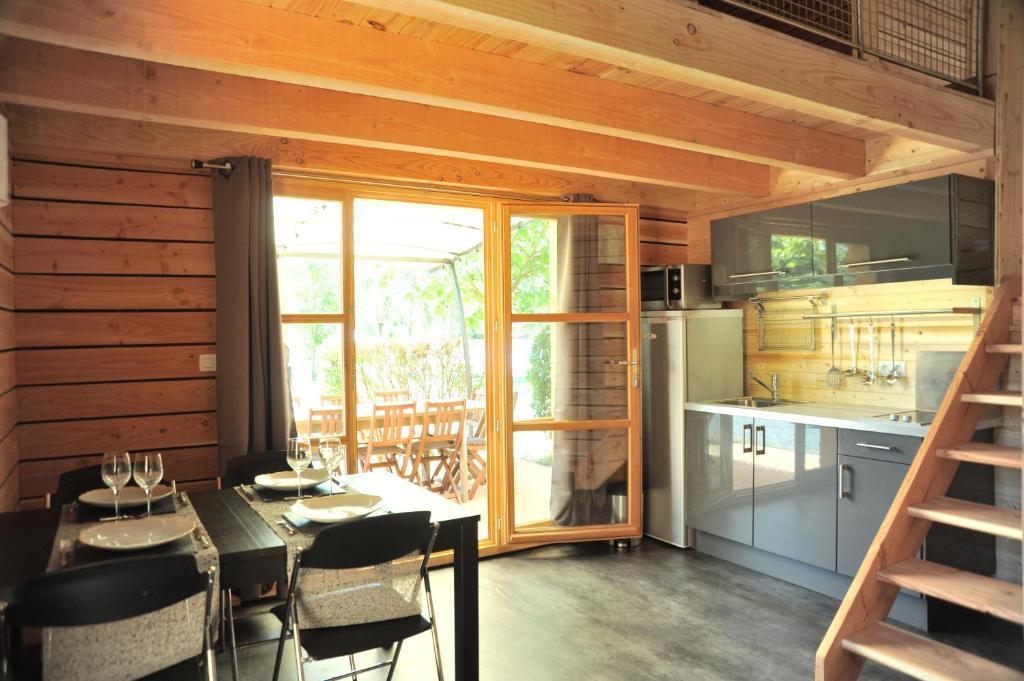 Camping Les Portes Du Beaujolais Anse Phòng bức ảnh